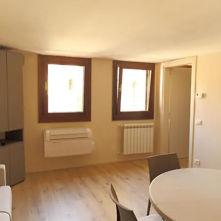 Apartment Ross' House 2